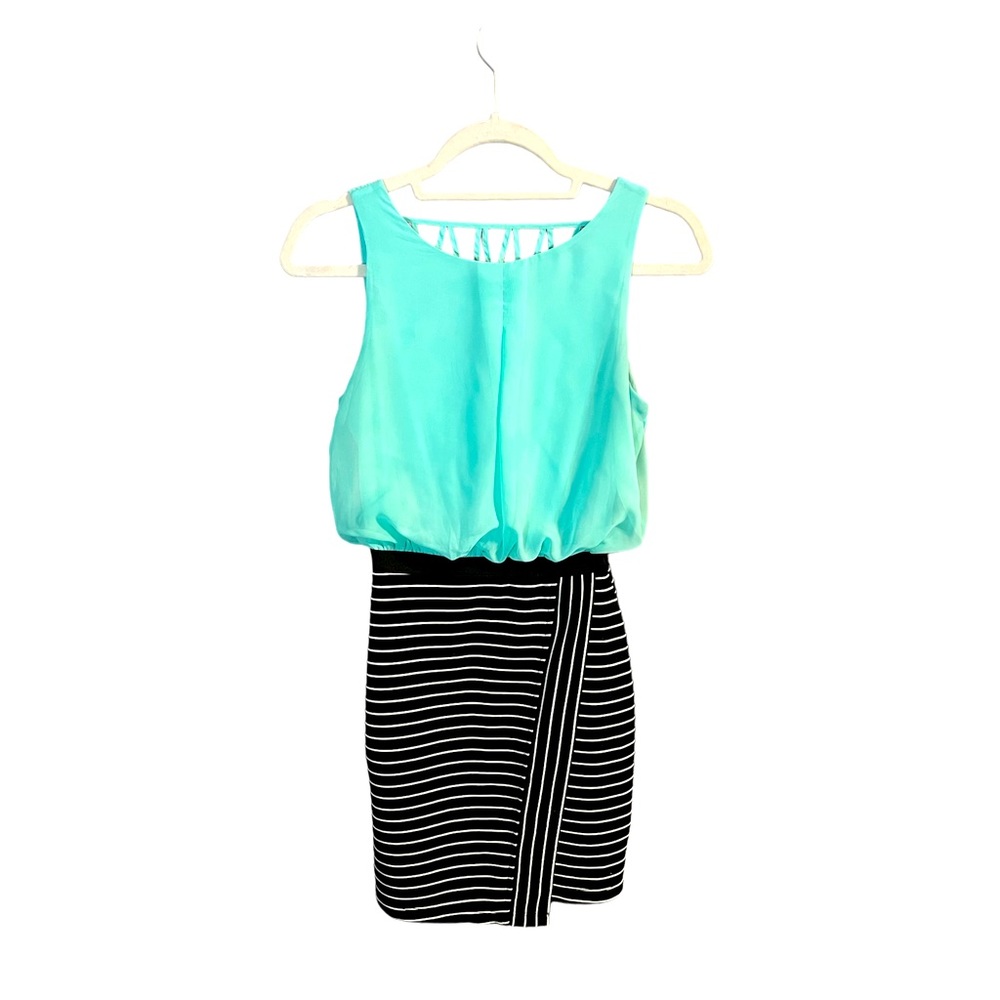 Speckles form fitting turquoise dress!